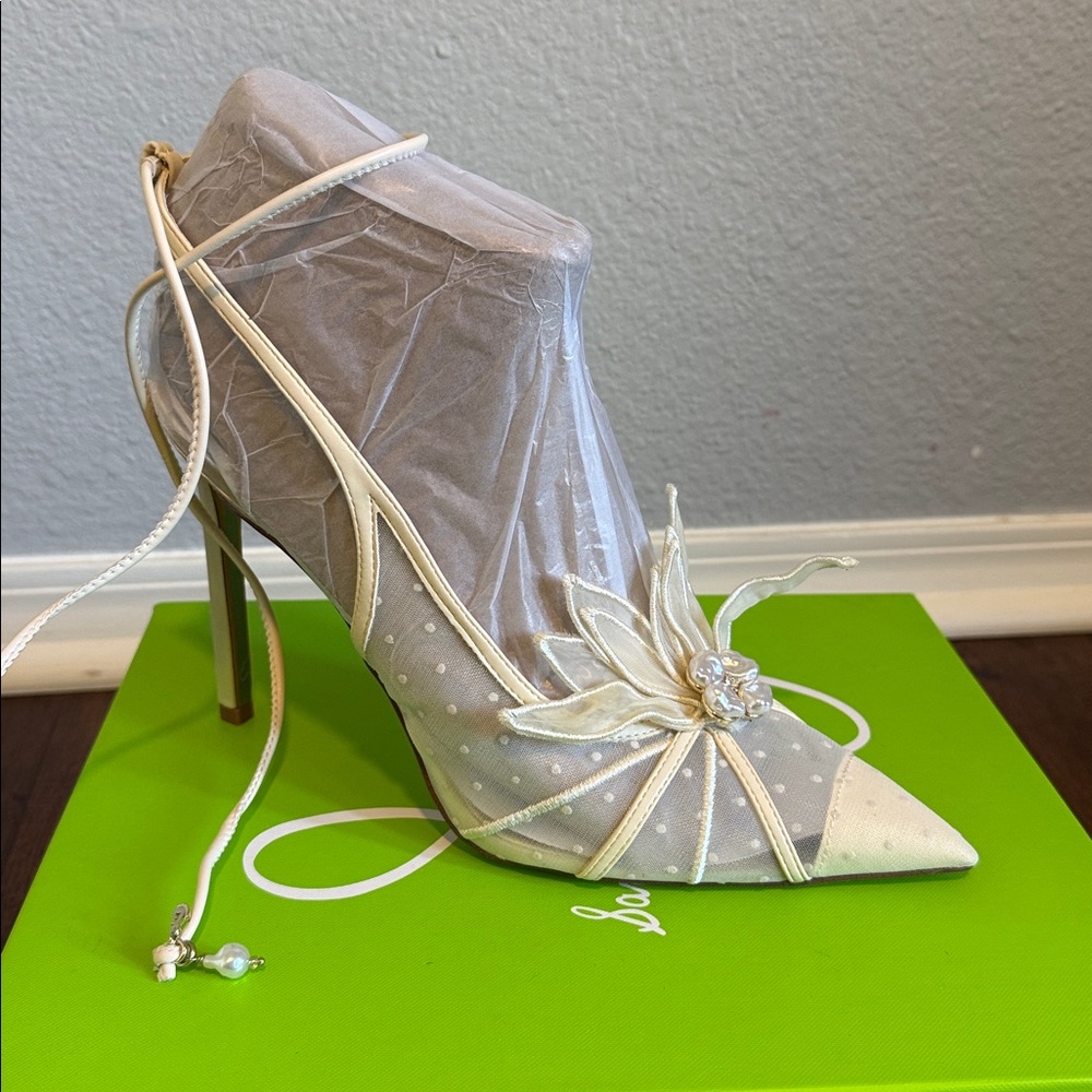 Sam Edelman Bride Aura Lace up Stiletto Heels in Pearl Ivory